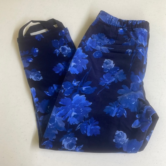 New Isaac Mizrahi Blue Floral Print Velvet Stirrup Pants Size 10P Adjustable - Picture 10 of 16